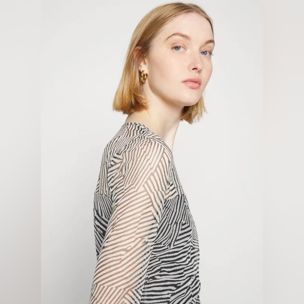 DKNY Mesh Ruched Top - Picture 9 of 9